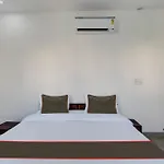 Oyo 82094 Hotel Saras Inn